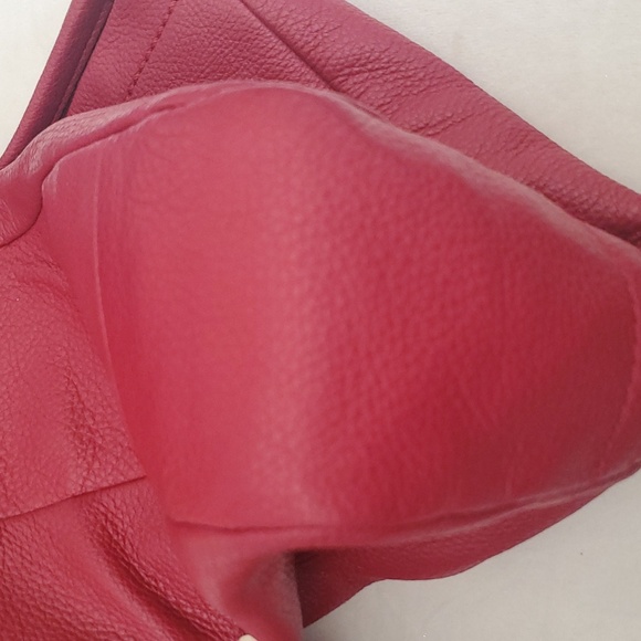 Larger Size Red Leather Coach Shoulder Bag - Picture 8 of 9